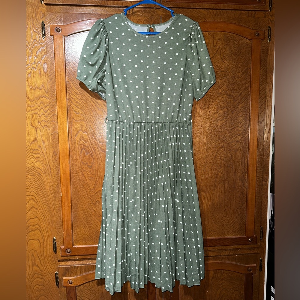 Midi Dress (Sage Green w/ White)